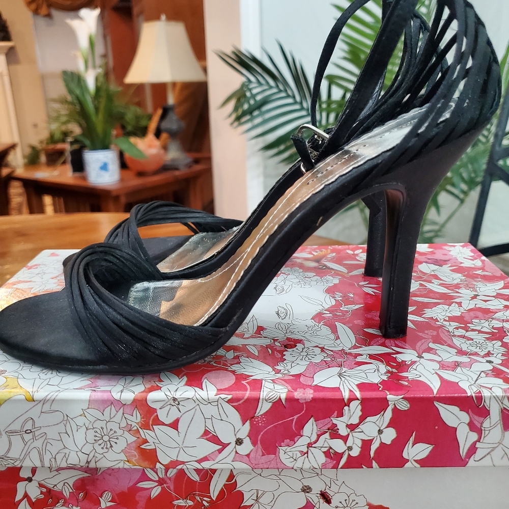 Chinese Lundry Willy Satin black Women's heel shoes - Picture 4 of 8
